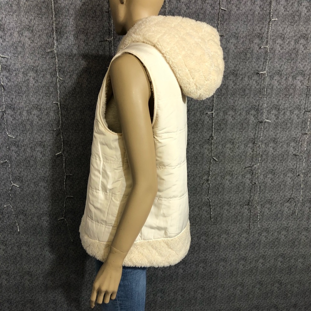 Soft Reversible Vest - Picture 3 of 16